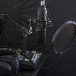 Matériel d'enregistrement dans un studio de radio