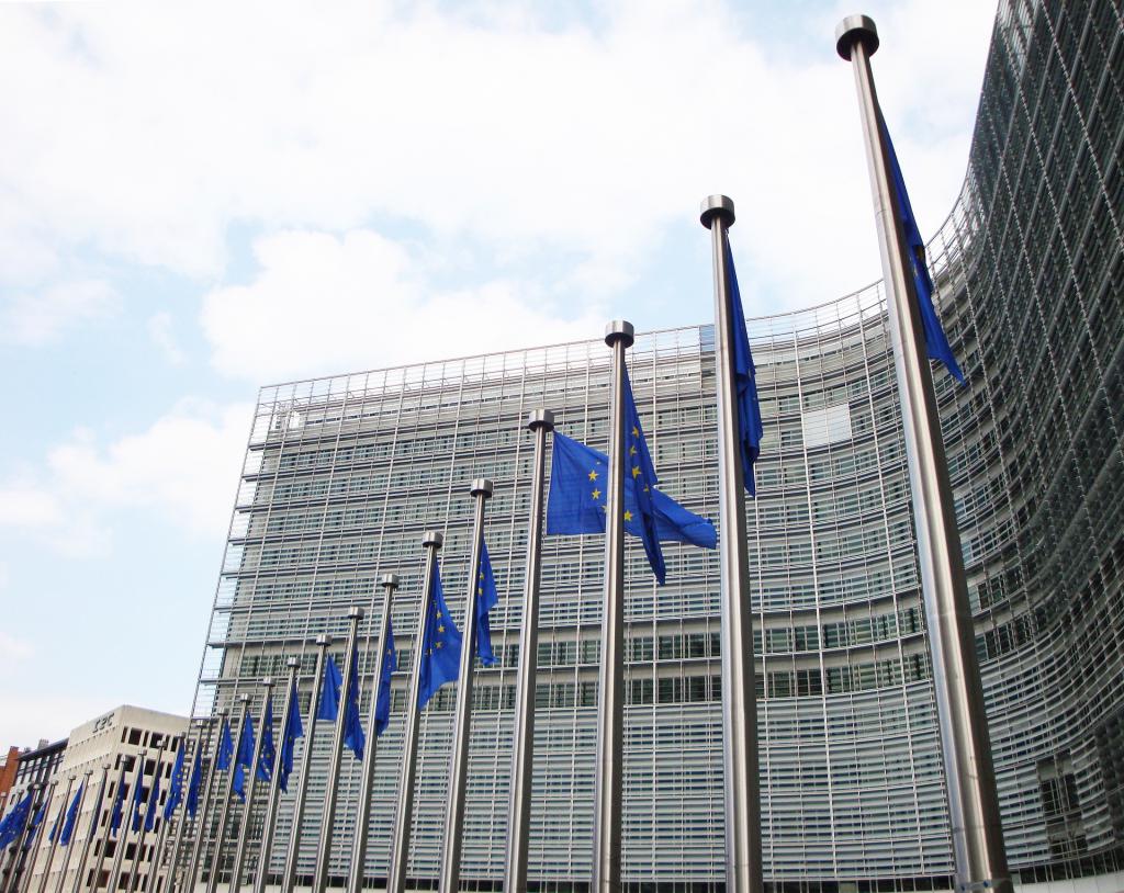 Drapeaux européens devant le Berlaymont