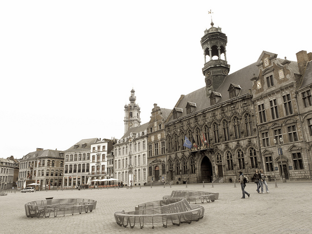 Grand-place et hôtel de ville de Mons (Hainaut)