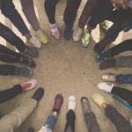 Individus en cercle