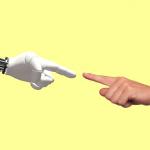 Doigt d'un robot touchant celui d'un humain